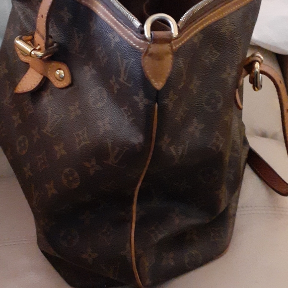 Louis Vuitton - Picture 4 of 8